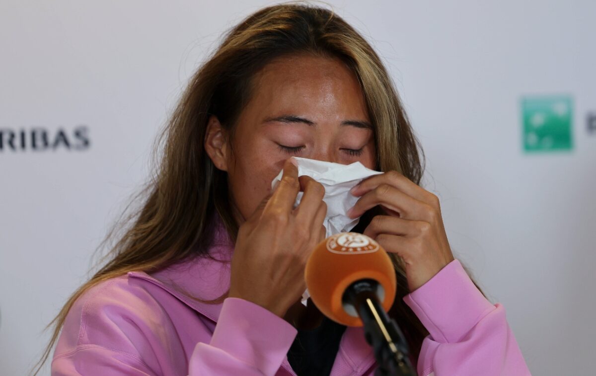 Λύγισε η Ζενγκ και ξέσπασε σε κλάματα στο Roland Garros (vid)