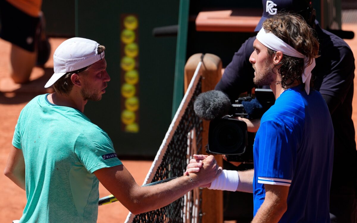 Στον δεύτερο γύρο του Roland Garros o Τσιτσιπάς – Εγκατέλειψε ο Μουλέρ