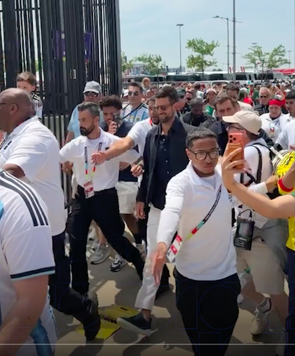 Χαμός με την είσοδο του Τζόκοβιτς στο Metlife Stadium (vid)