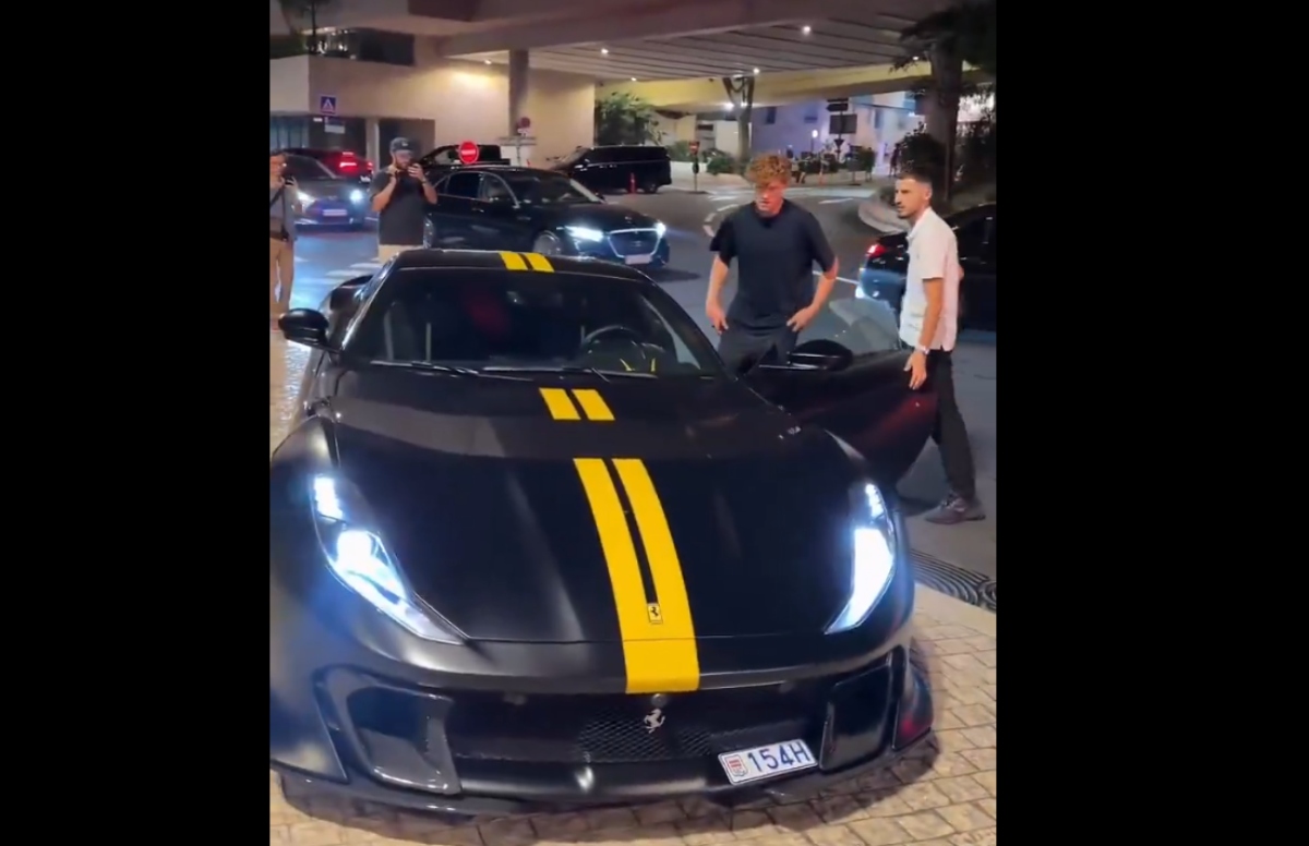 Βραδινή έξοδος στο Μονακό με… Ferrari για τον Σίνερ (vid)