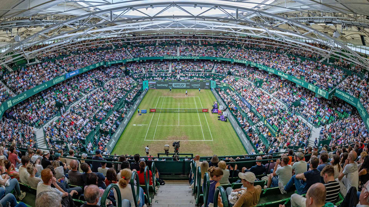 «Ντύθηκε» στα σκληρά το Χάλε ενόψει Davis Cup (pics)